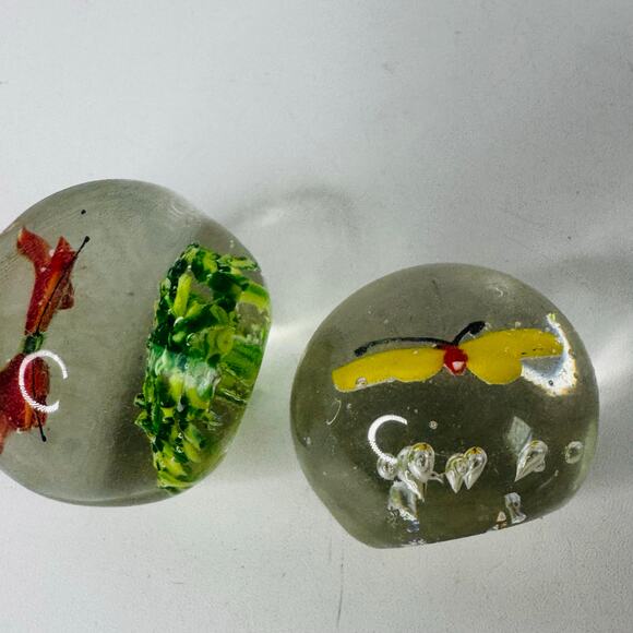 Set of 2 Vintage Glass Art Paperweight Hand Blown Sphere Butterfly Flowers - Picture 3 of 4
